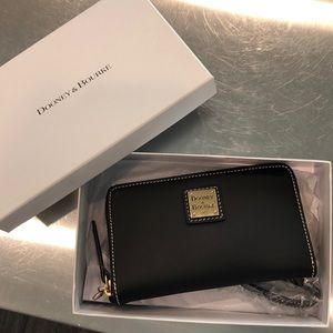 Brand New Dooney & Bourke leather wallet!